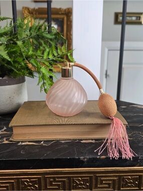 DeVILBISS PINK GLASS ATOMIZER PERFUME BOTTLE WITH TASSEL